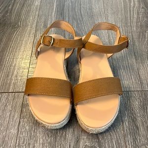 Old Navy Girls Buckle Sandals 2
